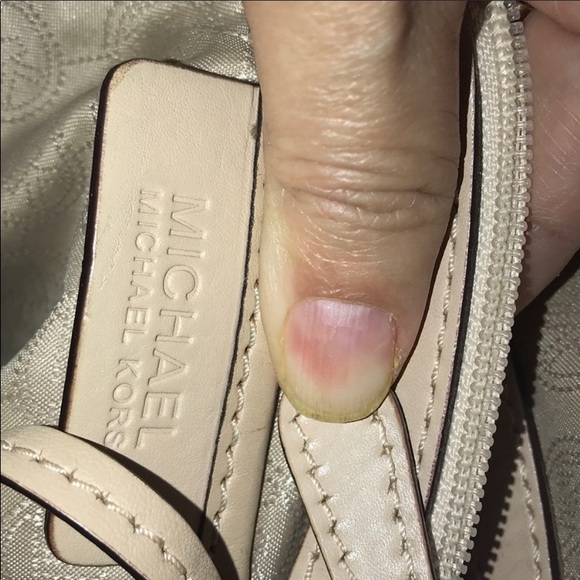 Authentic Michael Kors purse. - Picture 2 of 8